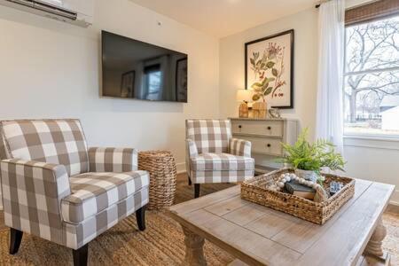 Downtown Luxury Farmhouse Apartment #4 West Dundee Ngoại thất bức ảnh