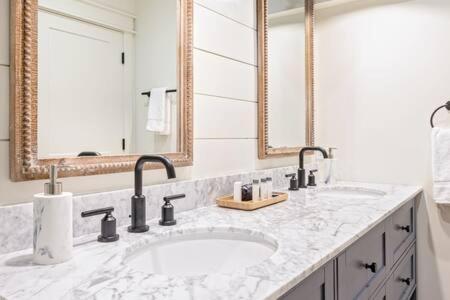 Downtown Luxury Farmhouse Apartment #4 West Dundee Ngoại thất bức ảnh
